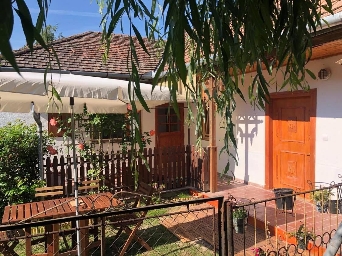 Tepke Guesthouse Garáb エクステリア 写真